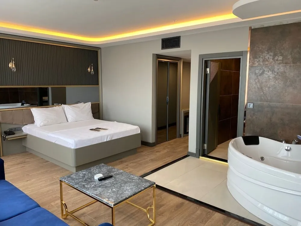 Deluxe Tek Büyük Yataklı Oda, Küvet, Şehir Manzaralı