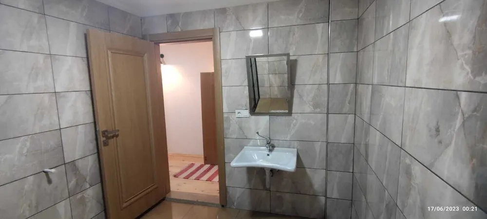 Basic Tek Büyük Yataklı Oda