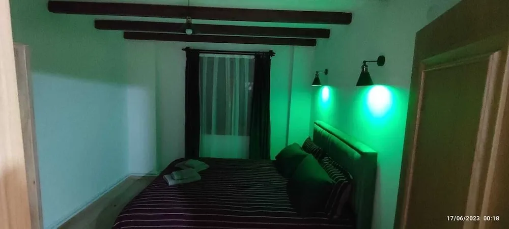 Basic Tek Büyük Yataklı Oda