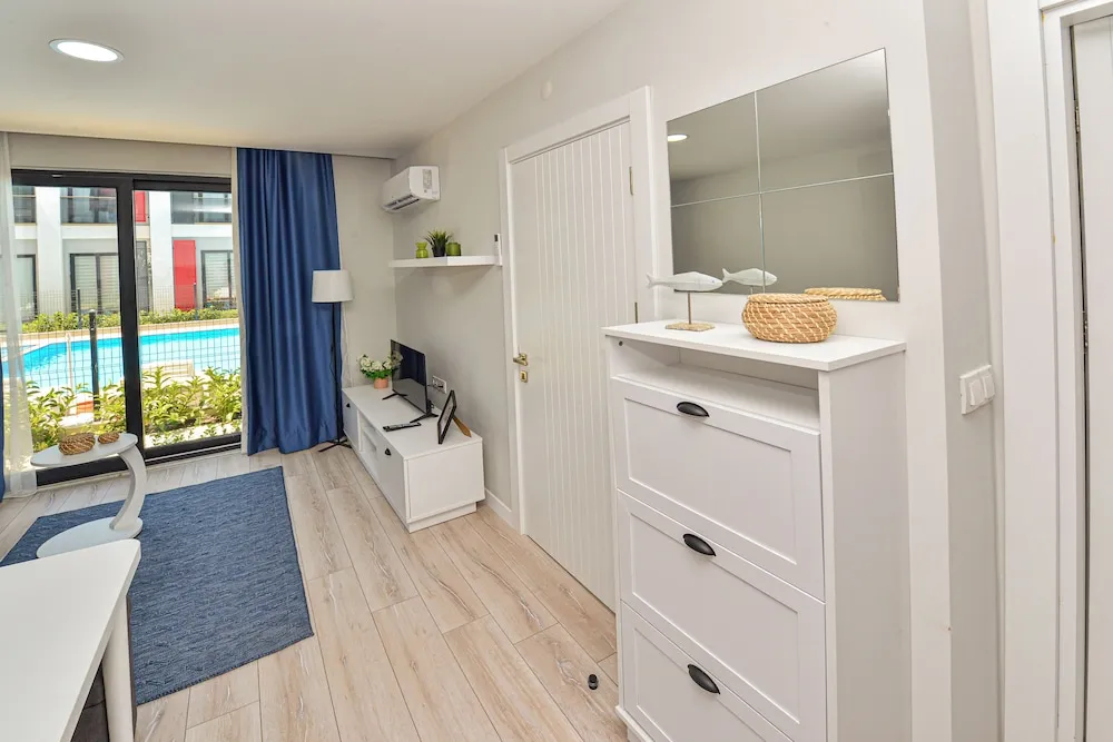 Comfort Apart Daire, Havuz Manzaralı