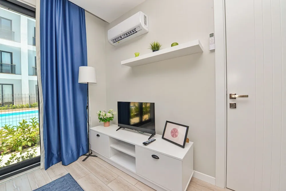 Comfort Apart Daire, Havuz Manzaralı