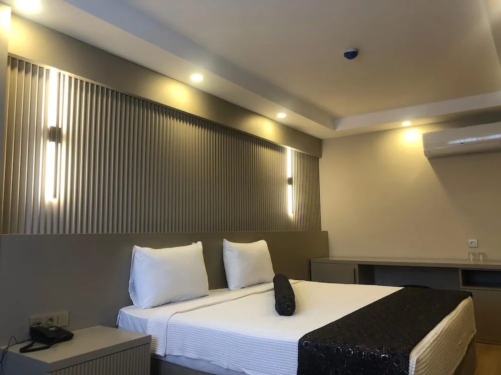 City Üç Kişilik Oda