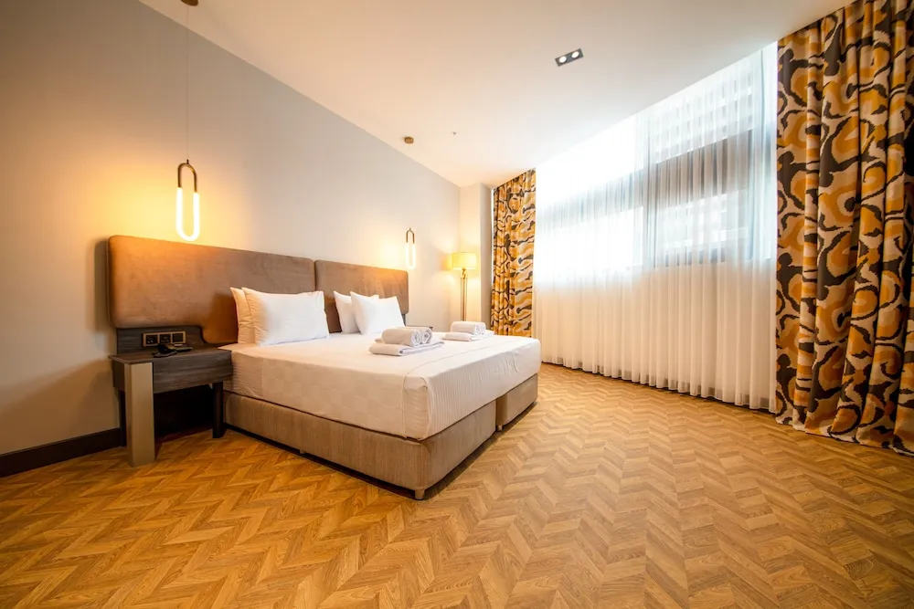 2 + 1 Suite Room