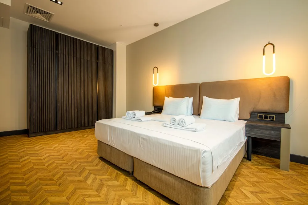 2 + 1 Suite Room