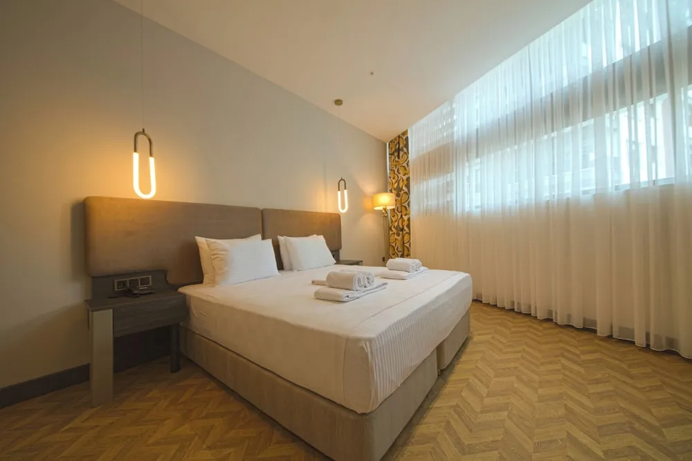 2 + 1 Suite Room