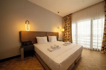 V Center Hotel