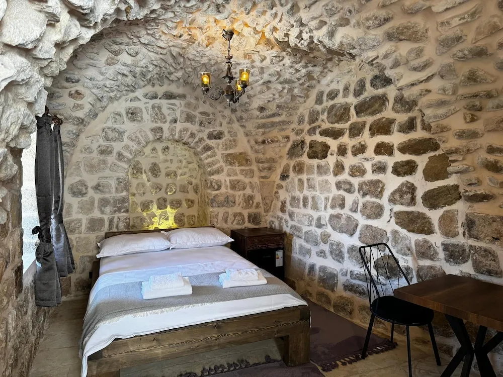 Basic Oda, Dağ Manzaralı