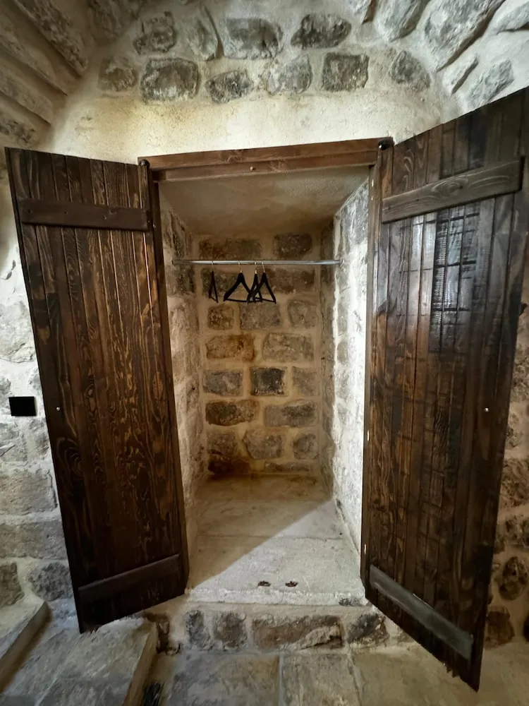Basic Oda, Dağ Manzaralı