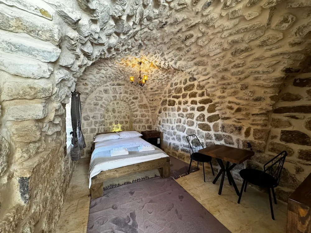 Basic Oda, Dağ Manzaralı