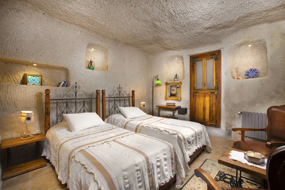 Economy Twin Cave Room