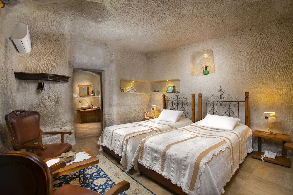 Economy Twin Cave Room