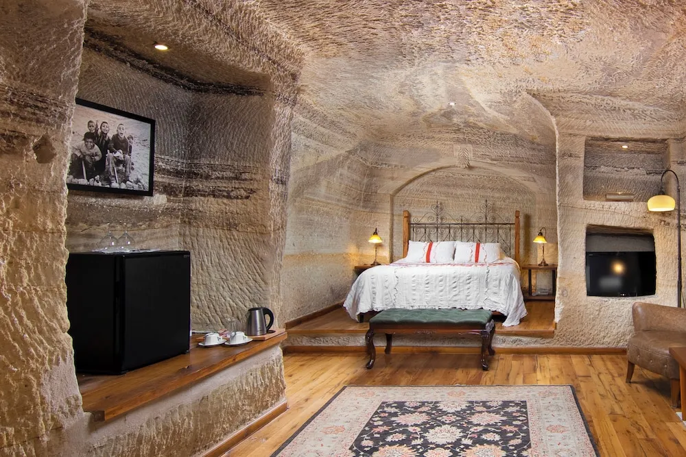King Cave Suite