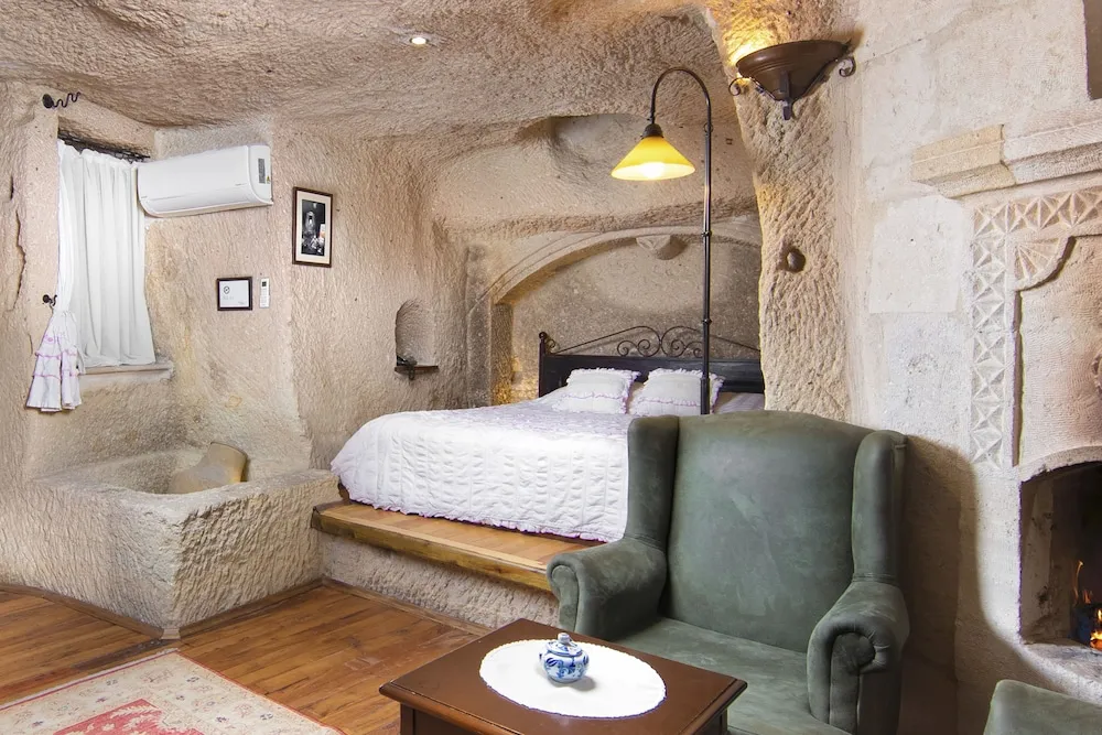Junior Cave Suite