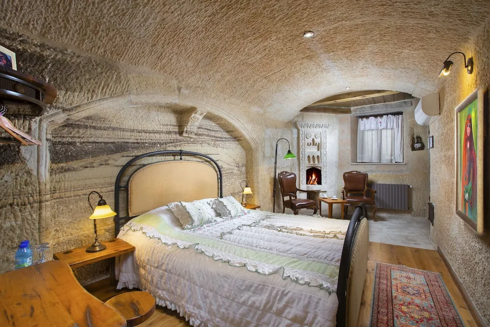 Junior Cave Suite