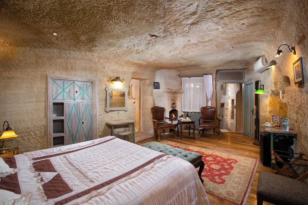 Junior Cave Suite