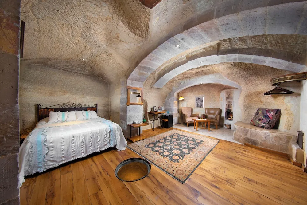 Superior Cave Suite