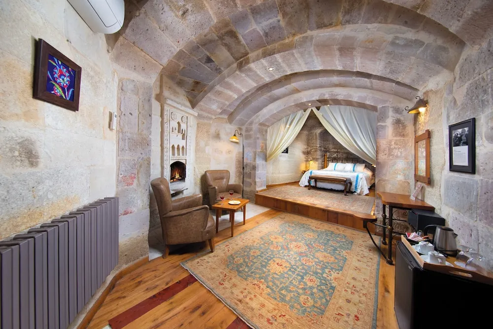 Superior Cave Suite