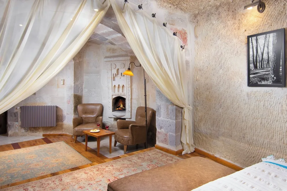 Superior Cave Suite