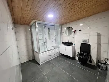 Welllife Hotels & Restaurant