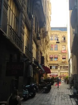 Destinia Pera Suites