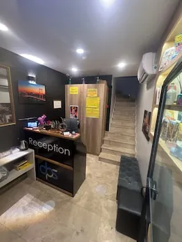 Destinia Pera Suites