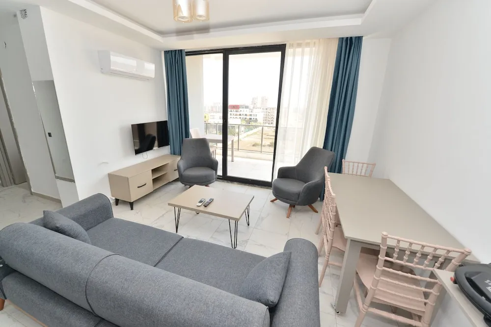 Comfort Apart Daire, 2 Yatak Odası, Havuz Manzaralı