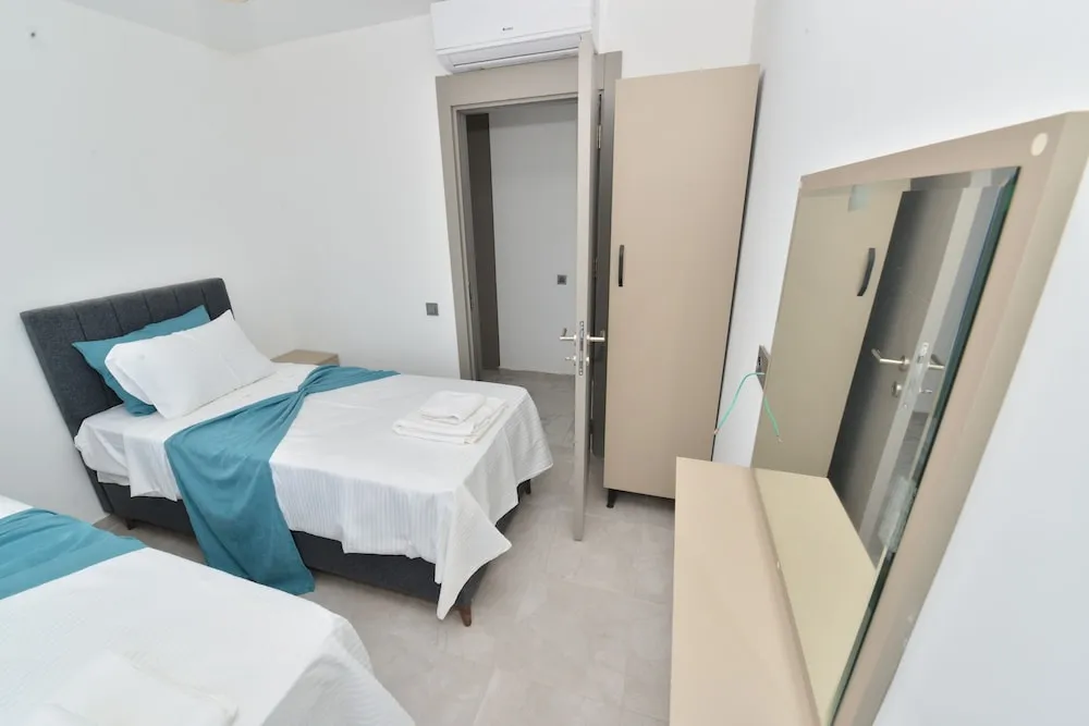 Comfort Apart Daire, 2 Yatak Odası, Havuz Manzaralı