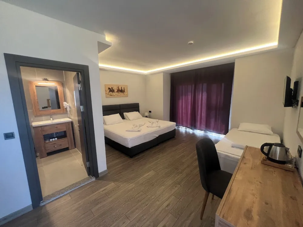 Standard Üç Kişilik Oda, Bahçe Manzaralı