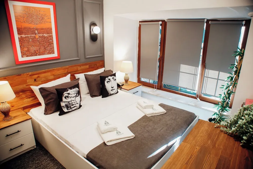 Standard Tek Büyük Yataklı Oda