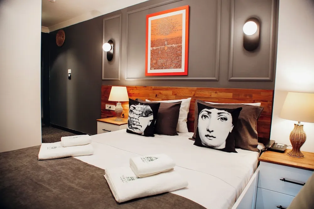 Standard Tek Büyük Yataklı Oda