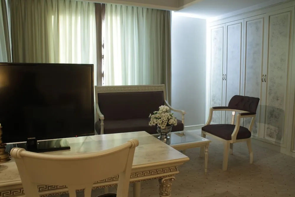 Corner Suite