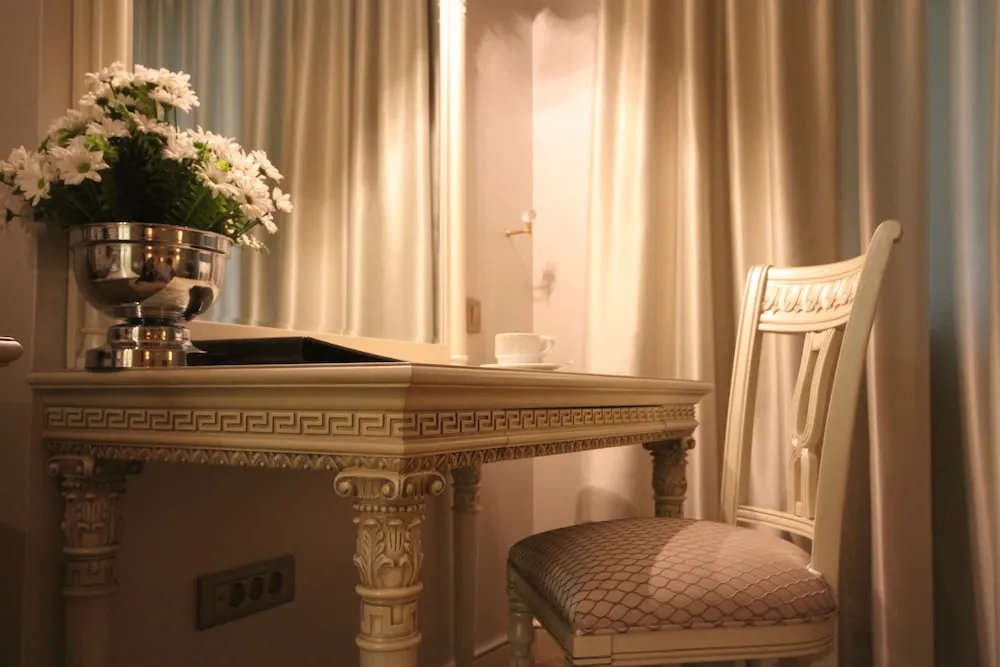 Corner Suite