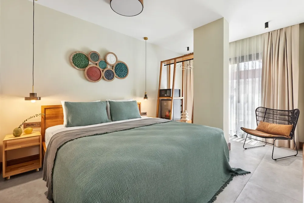 Superior Oda, 1 Büyük (Queen) Boy Yatak, Bahçe Manzaralı, Bahçeli