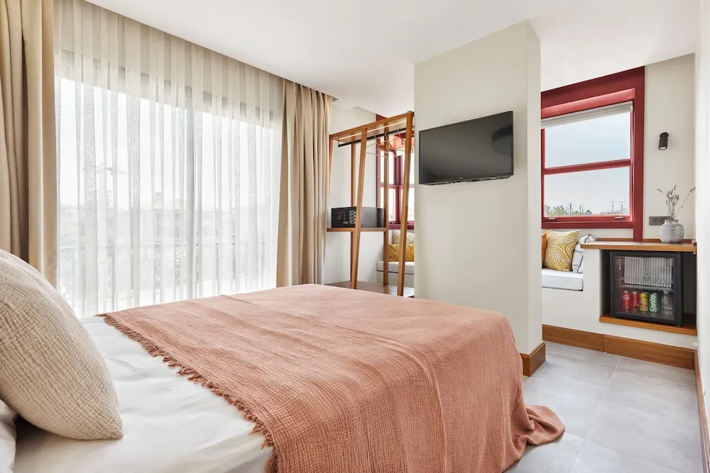 Deluxe Oda, 1 Büyük (Queen) Boy Yatak, Şehir Manzaralı