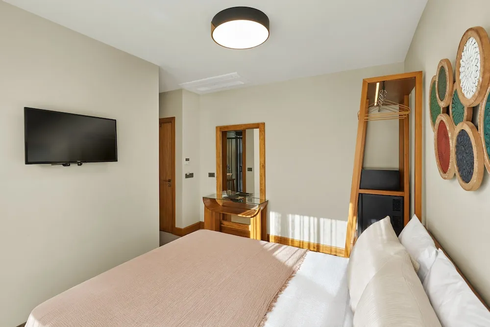 Superior Oda, 1 Büyük (Queen) Boy Yatak, Havuz Manzaralı, Bahçeli