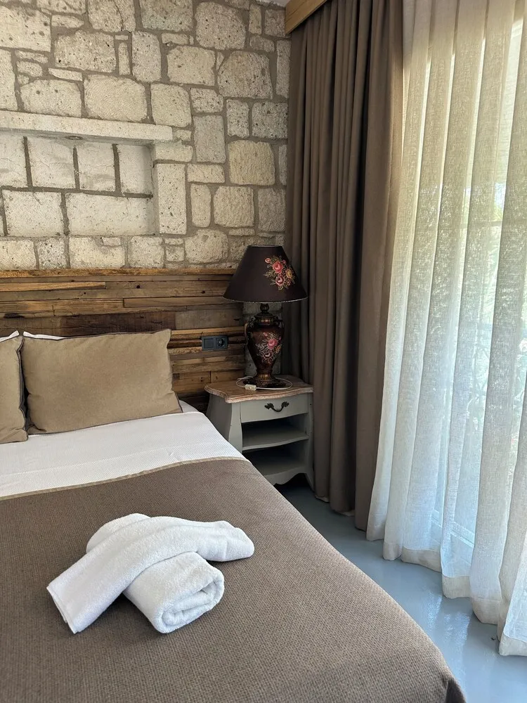 Traditional Tek Büyük Yataklı Oda