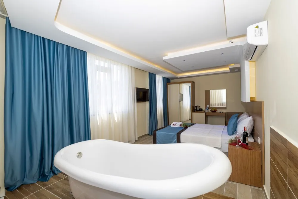 Deluxe Tek Büyük Yataklı Oda