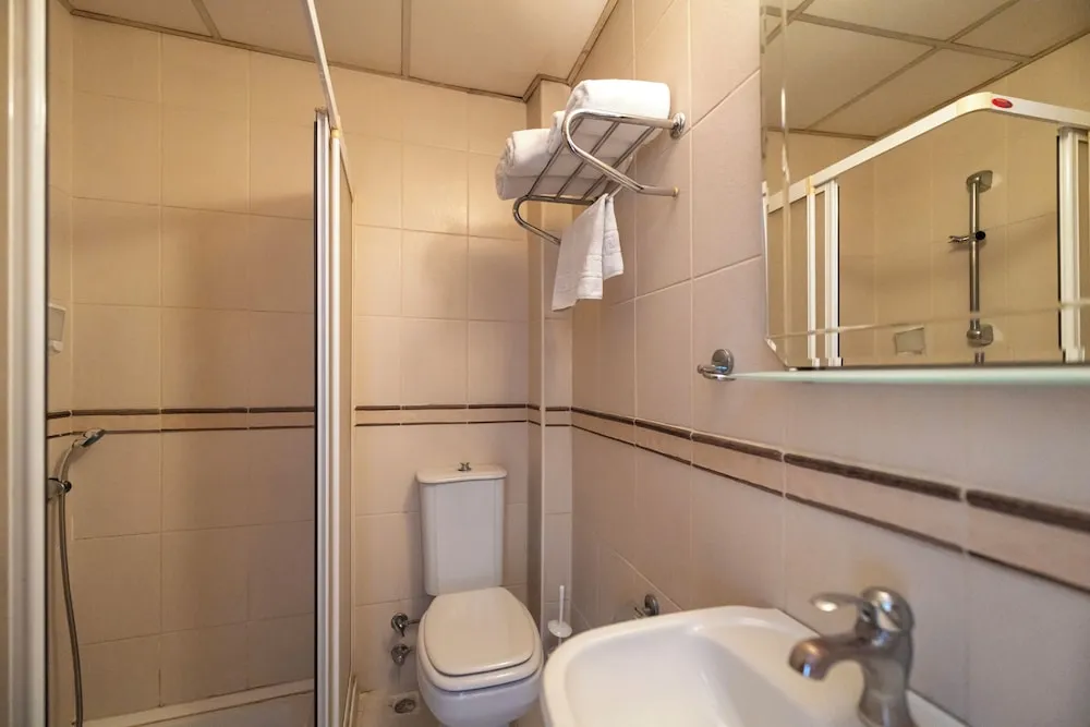 Standard Tek Büyük veya İki Ayrı Yataklı Oda