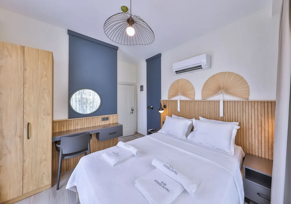 Standart Oda Fransiz Balkonlu Sehir Manzarali