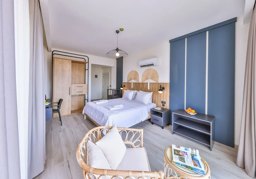 Premium Oda Fransiz Balkonlu Deniz Manzarali
