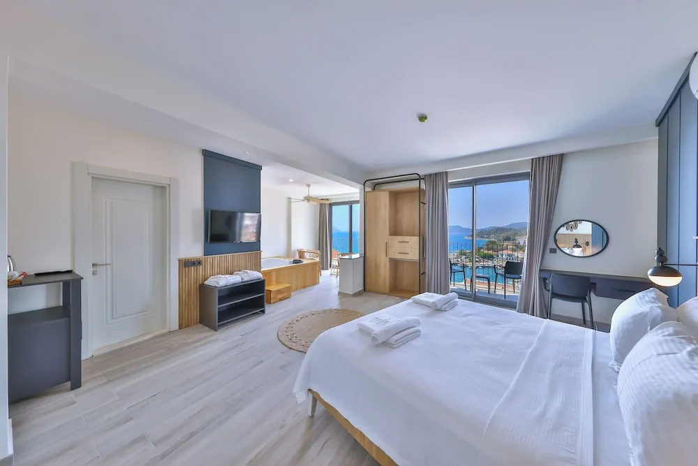 Deniz Manzaralı Jakuzili Deluxe Oda
