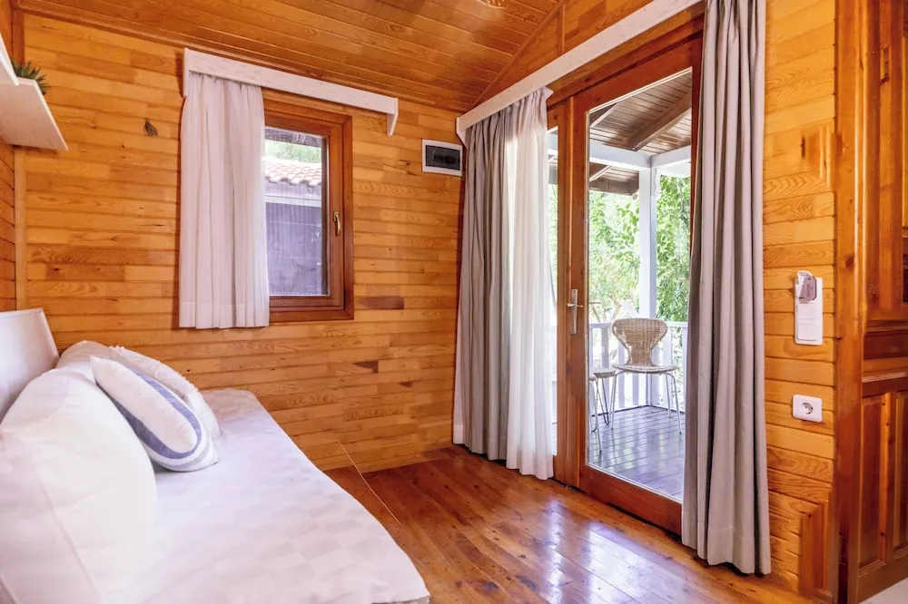 Comfort Üç Kişilik Oda, 2 Yatak Odası, Avlu Manzaralı