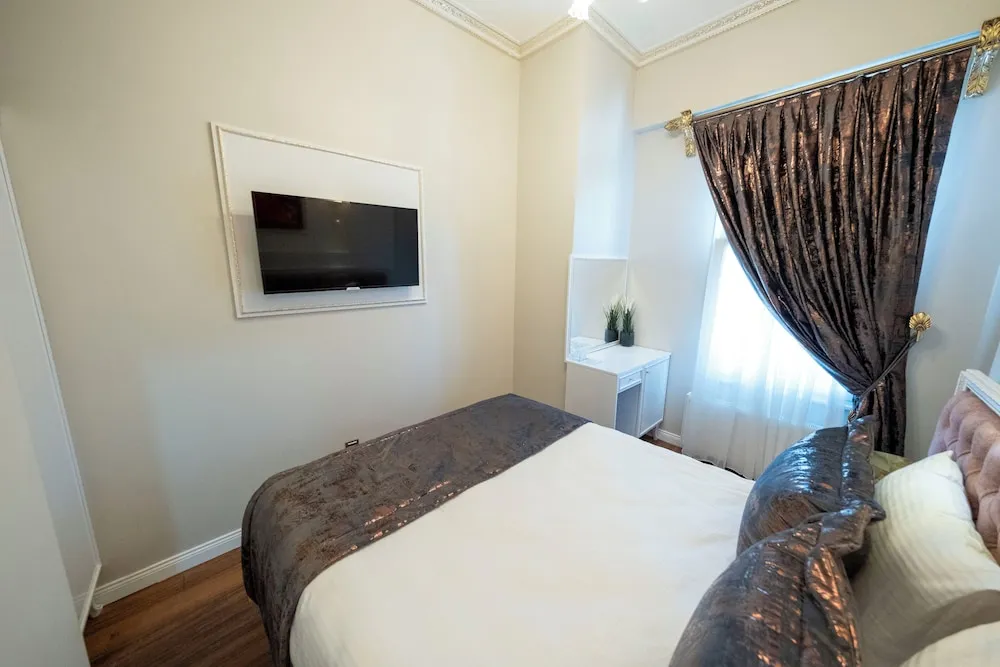 Deluxe Tek Büyük Yataklı Oda