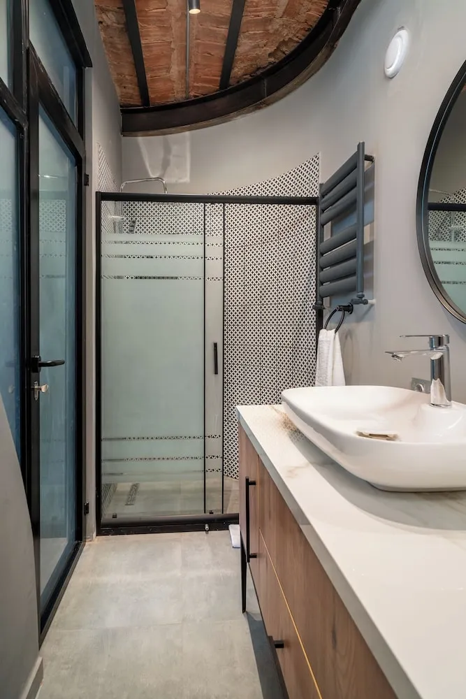 Business Tek Büyük Yataklı Oda