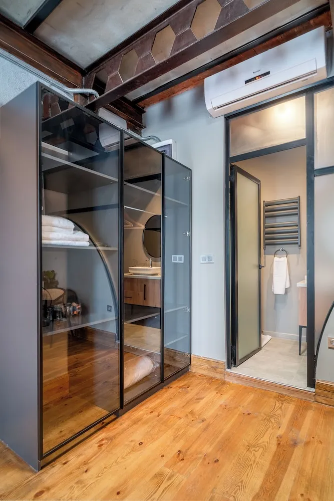 Business Tek Büyük Yataklı Oda