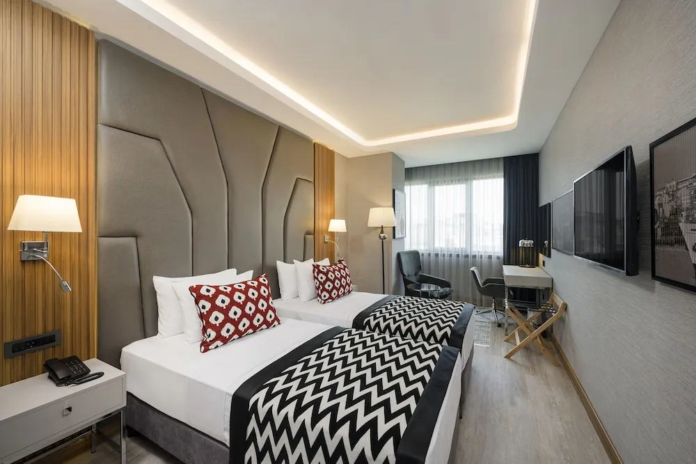 Deluxe Oda, 1 En Büyük (King) Boy Yatak ve Çekyat, Şehir Manzaralı (Balcony)