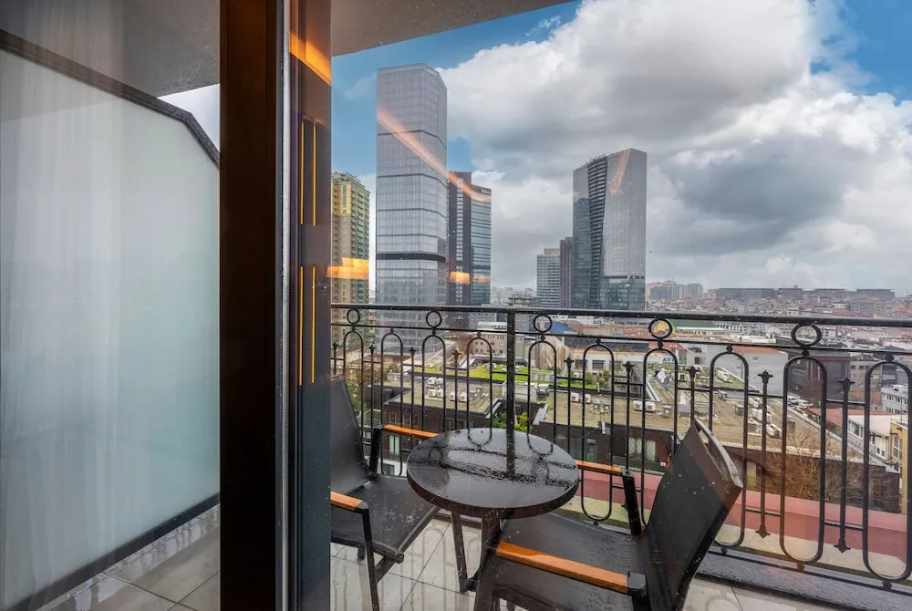 Deluxe Üç Kişilik Oda, Balkon
