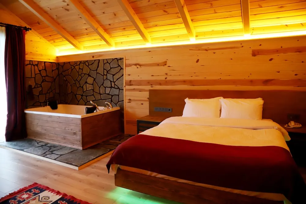 Deluxe Süit, 1 Çift Kişilik Yatak, Sıcak Su Küveti, Nehir Manzaralı
