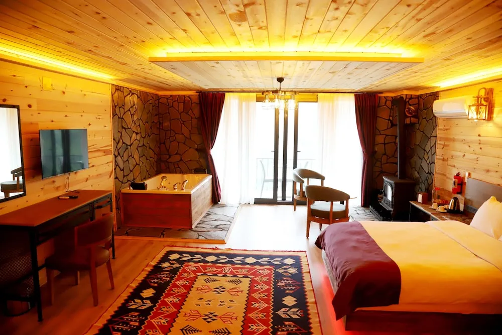 Deluxe Süit, 1 Çift Kişilik Yatak, Sıcak Su Küveti, Nehir Manzaralı