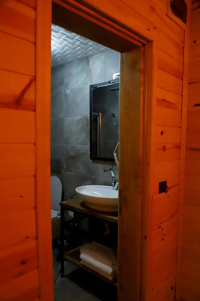 Deluxe Süit, 1 Çift Kişilik Yatak, Sıcak Su Küveti, Nehir Manzaralı